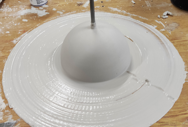 vytáčení půlkoule ze sádry